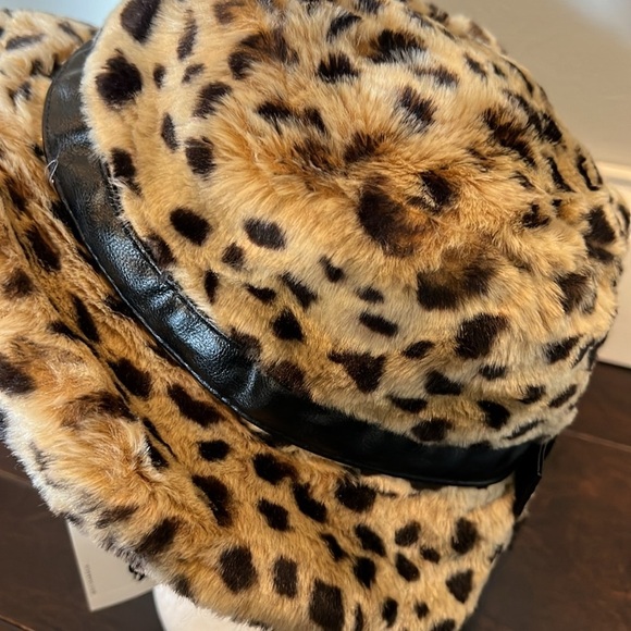 Nine West leopard faux fur bucket hat NWT main image 8